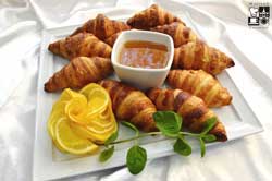 Croissanty z konfiturami i miodem lipowym