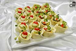 mini-wraps-20-szt-z-indykiem-i-z-grillowanymi-warzywami-s wrapy z indykiem i warzywami