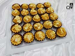 Babeczki z kajmakiem i migdałami