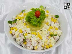 Sałatka Hawajska z ananasem i szynką