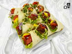 Burrito z chorizo, czerwoną fasolą i kukurydzą