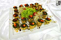 Ruloniki z warzyw grillowanych z suszonymi pomidorami i marchewką baby