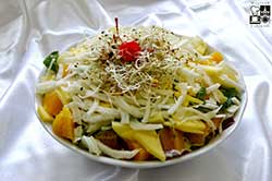 Sałata z kopru włoskiego z mango i pomarańczą