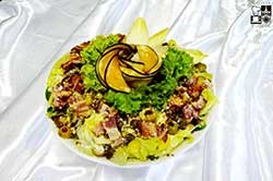 Sałata z parmezanem i grillowanym boczkiem